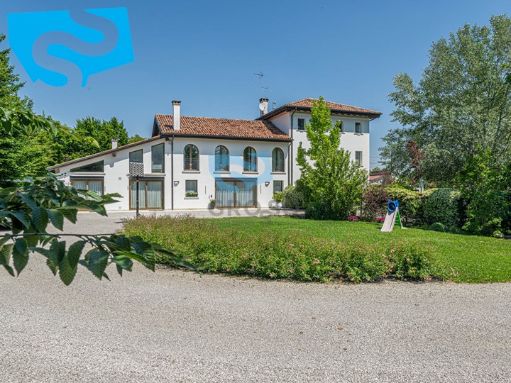 Villa in Casier